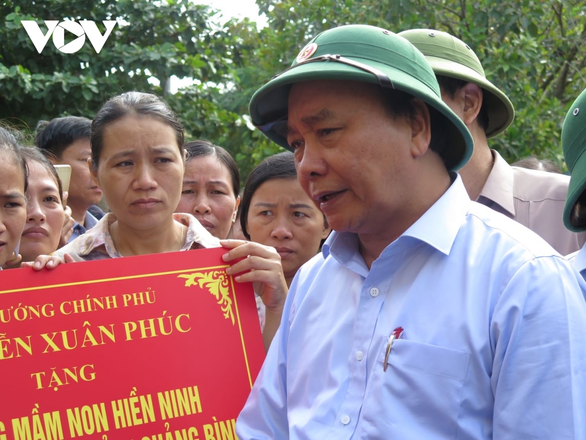 PM phuc extends his warmest sympathies to teachers and students of hien ninh kindergarten for the severe challenges they face